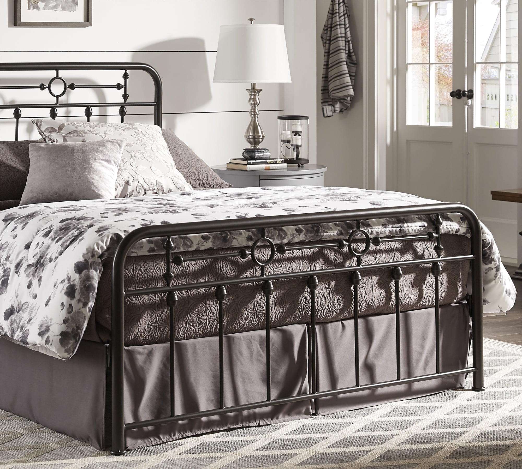 Weston Home Reeve Metal Spindle Platform Bed, Queen, Antique Dark Bronze - Image 3