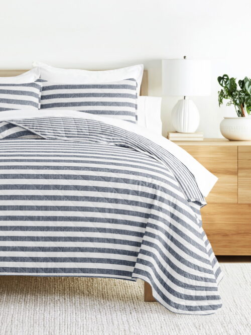 Noble Linens 3-Piece Dusk Blue Classic Stripe Reversible Quilt Set, Queen