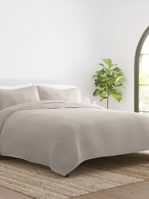 Noble Linens 3 Piece Latte Floral Stitch Quilt Set, King / CalKing