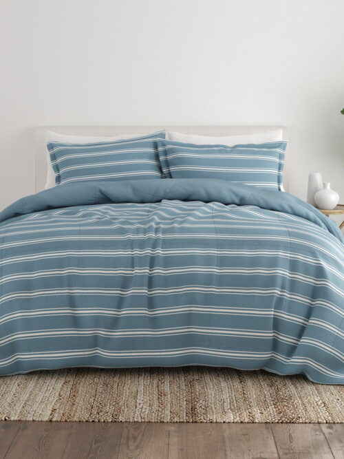 Noble Linens 3-Piece Light Blue Soft Stripe Reversible Print Comforter Set, Full/Queen