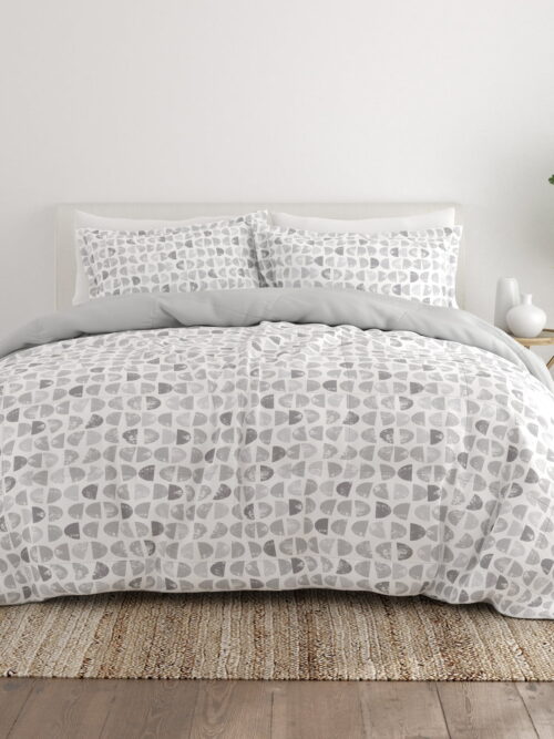 Noble Linens 3-Piece Light Gray Moonlight Stars Reversible Print Comforter Set, King/CalKing