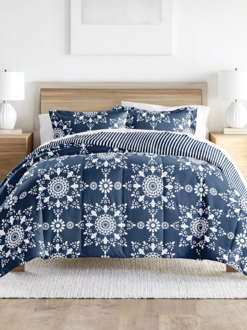 Noble Linens 3-Piece Navy Daisy Medallion Reversible Print Comforter Set, Full/Queen