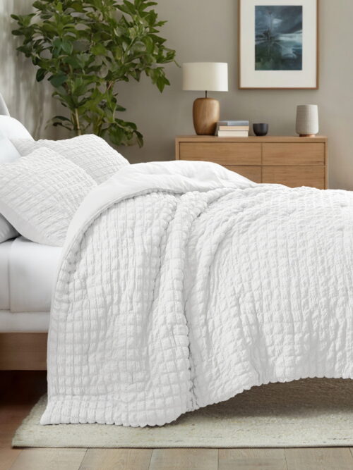 Noble Linens 3 Piece Seersucker Textured All Season Down-Alternative Comforter Set, White, Full/Queen