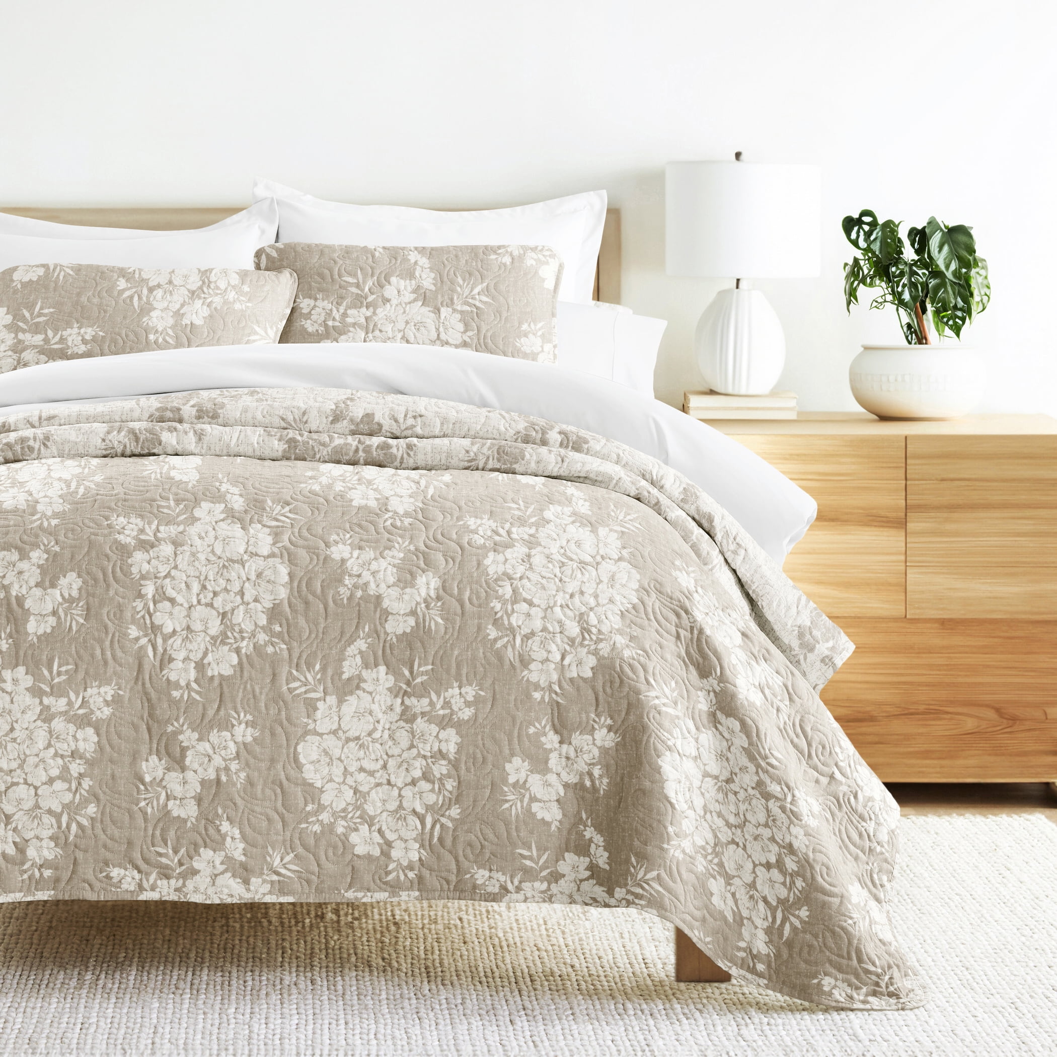 Noble Linens 3-Piece Taupe Distressed Bouquet Reversible Quilt Set, King