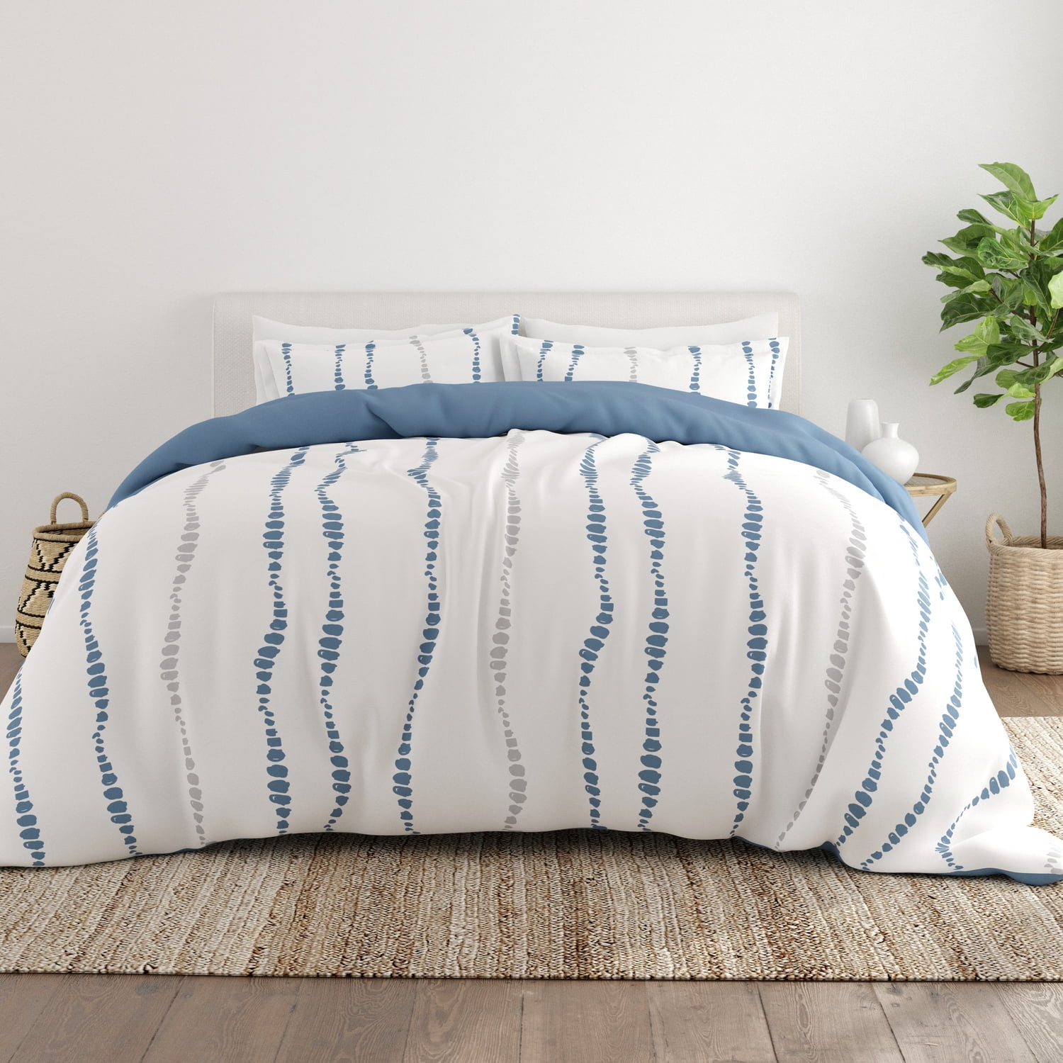 Noble Linens Blue Reversible Urban Vibe Print 3-Piece Duvet Cover Set, Full/Queen