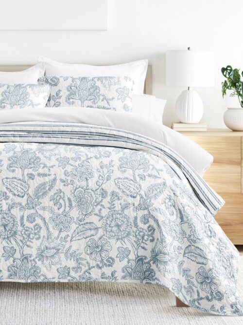 Noble Linens Dusk Blue 3 Piece Jacobean/Stripe Reversible Microfiber Quilt Set, King / CalKing