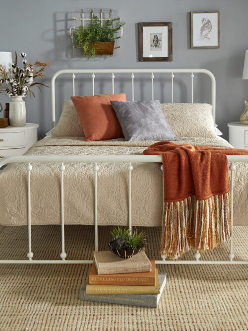 Weston Home Montgomery Spindle Metal Platform Queen Bed, White